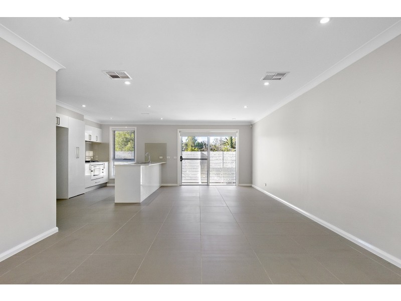 2/2 Watt Place, Emu Plains NSW 2750