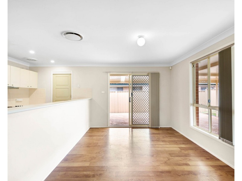 6 Oriole Street, Glenmore Park NSW 2745