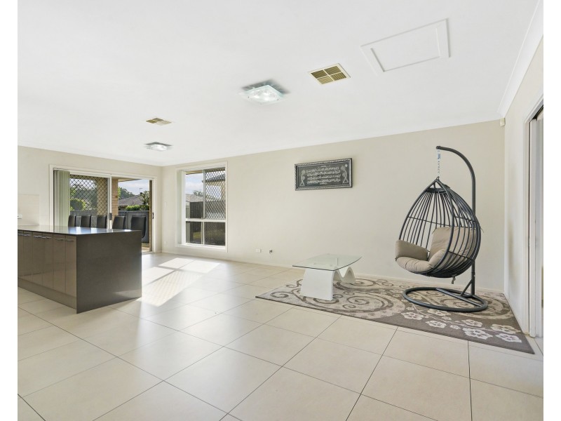 1 White Cedar Avenue, Claremont Meadows NSW 2747