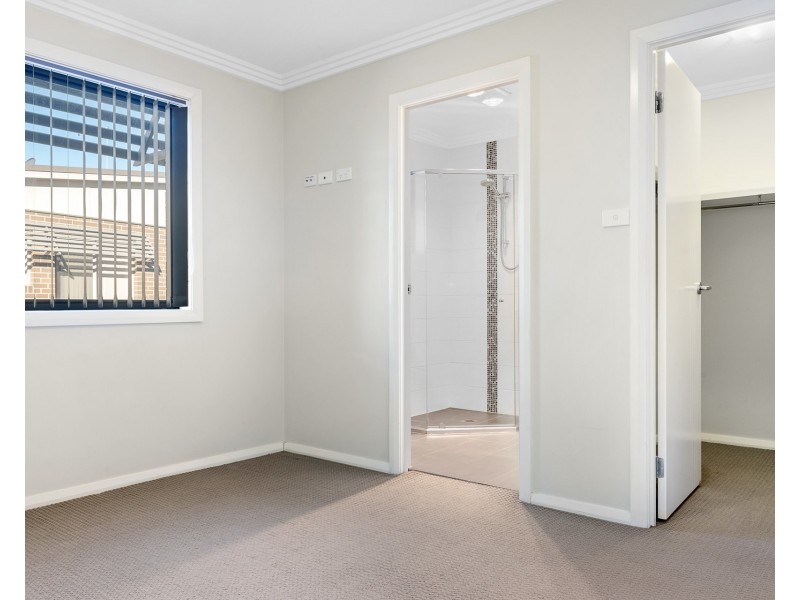 20/400 Glenmore Parkway, Glenmore Park NSW 2745