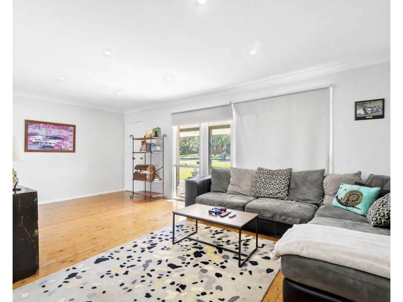 33 Hume Crescent, Werrington County NSW 2747