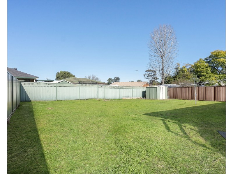 33 Hume Crescent, Werrington County NSW 2747