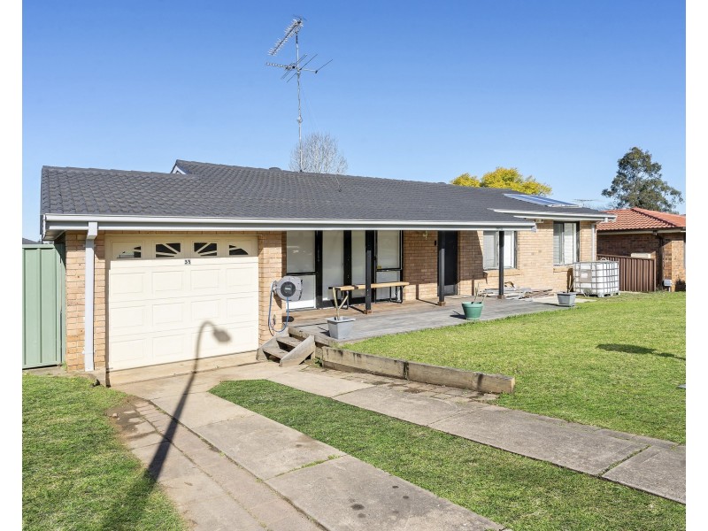 33 Hume Crescent, Werrington County NSW 2747