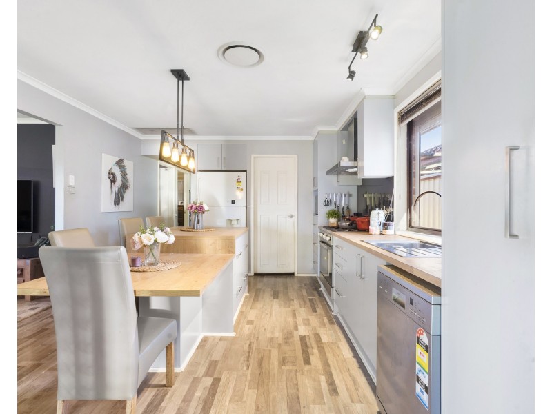 11 Beethoven Place, Cranebrook NSW 2749