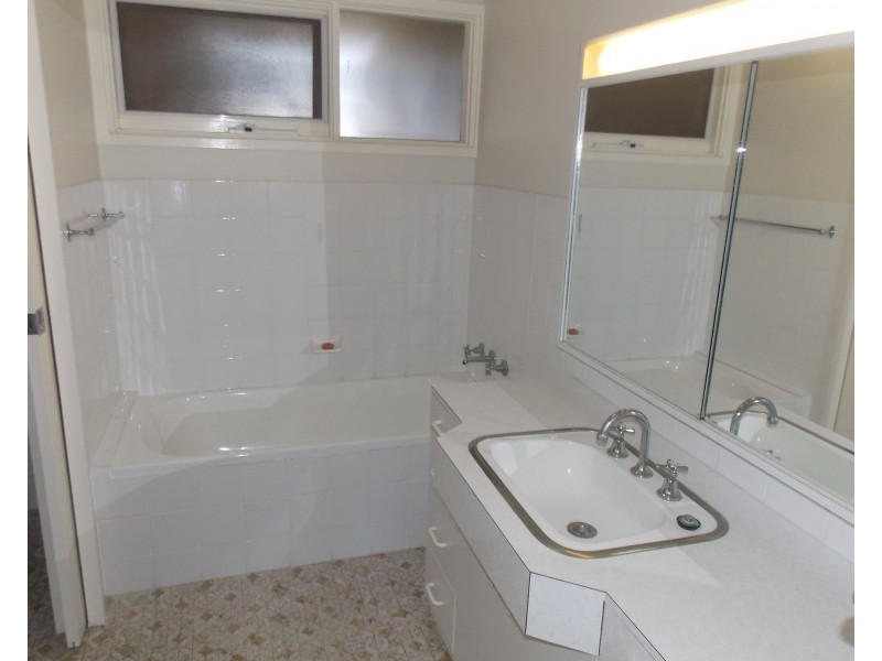 27 Racecourse Road, South Penrith NSW 2750