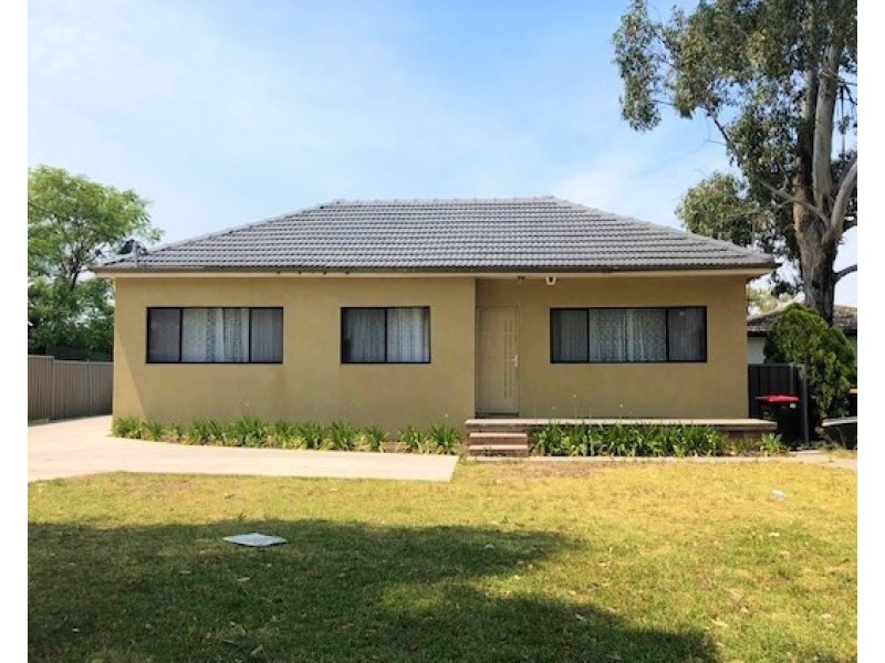 12 Lincoln Drive, Cambridge Park NSW 2747
