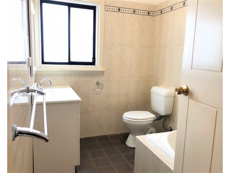 12 Lincoln Drive, Cambridge Park NSW 2747