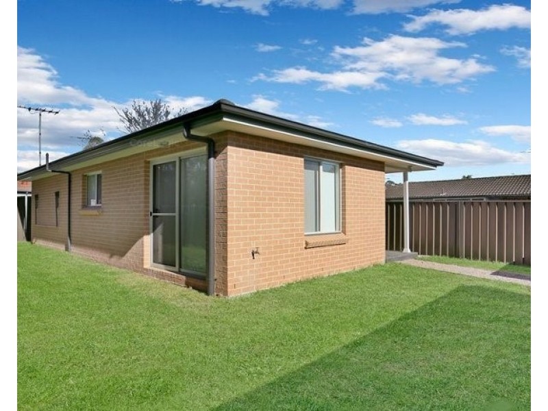 27a Augusta Place, St Clair NSW 2759