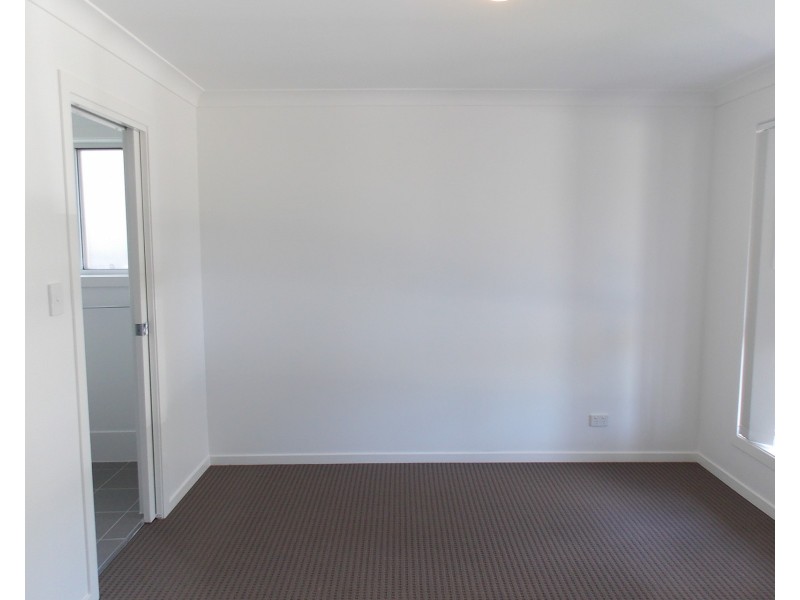 23 Edgewater Drive, Glenmore Park NSW 2745