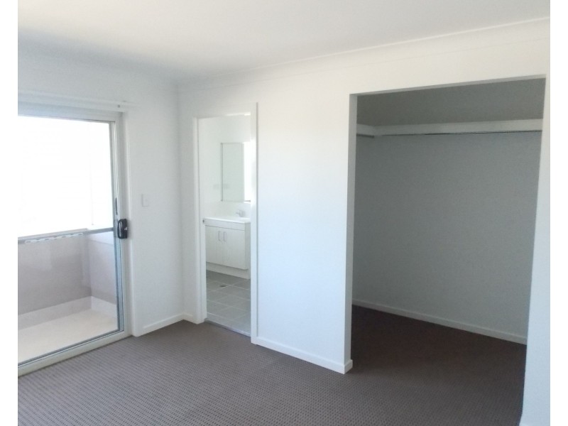 23 Edgewater Drive, Glenmore Park NSW 2745