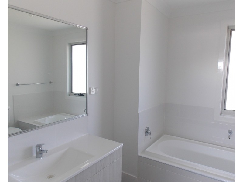 23 Edgewater Drive, Glenmore Park NSW 2745