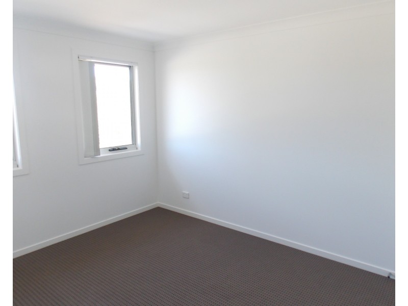 23 Edgewater Drive, Glenmore Park NSW 2745