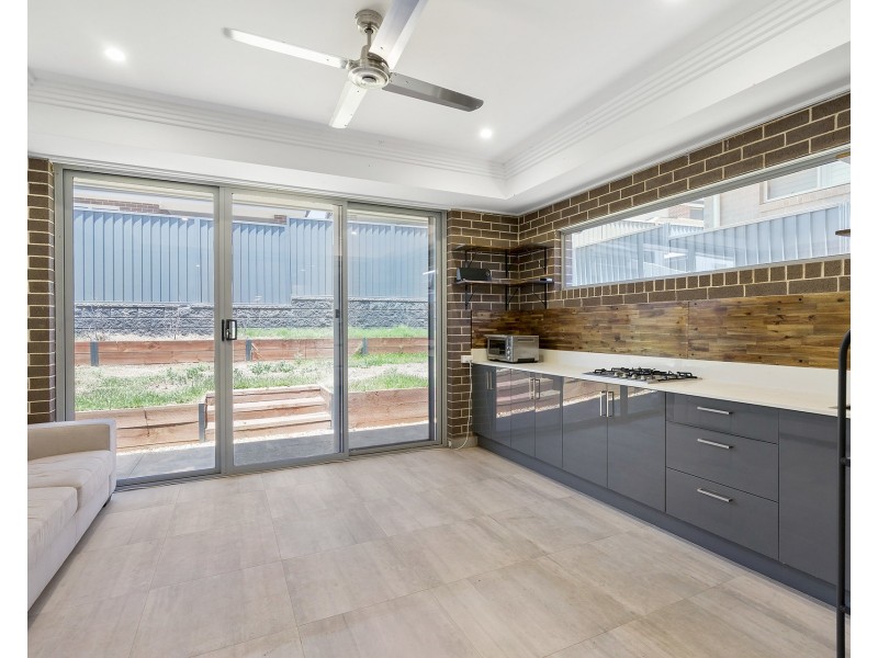 5 Galloway Road, Glenmore Park NSW 2745