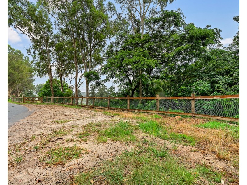 1 Riverbank Drive, Emu Heights NSW 2750