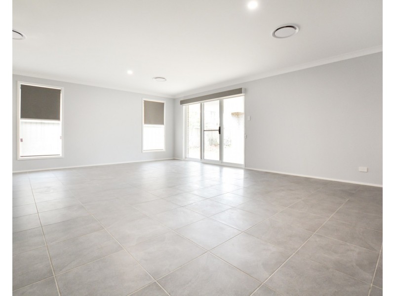 5 Peter Pan Avenue, Wallacia NSW 2745