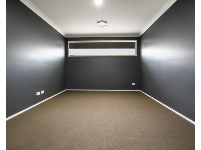 5 Peter Pan Avenue, Wallacia NSW 2745