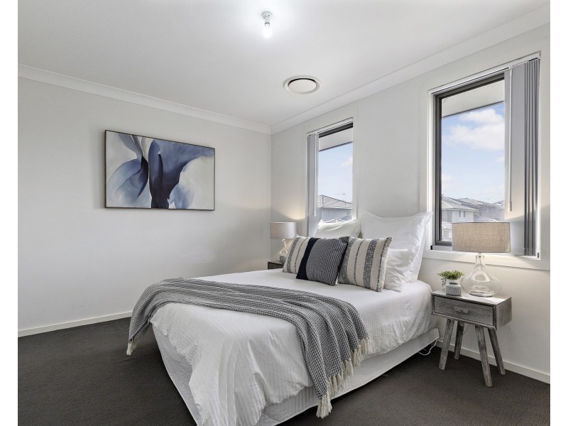 9 Treeview Place, Glenmore Park NSW 2745