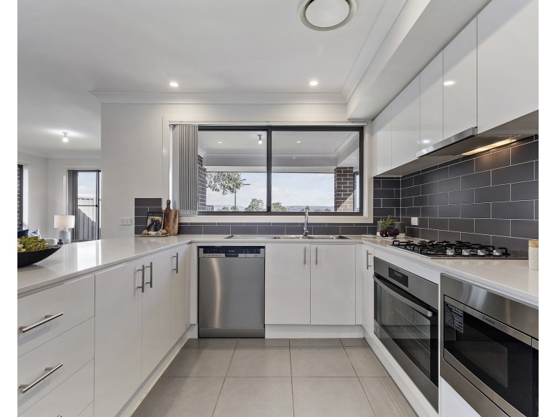 9 Treeview Place, Glenmore Park NSW 2745
