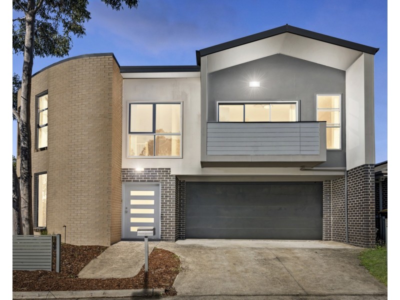 1/2 Blue View Terrace, Glenmore Park NSW 2745