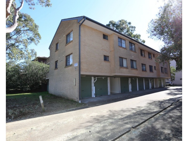 2/7 Santley Crescent, Kingswood NSW 2747