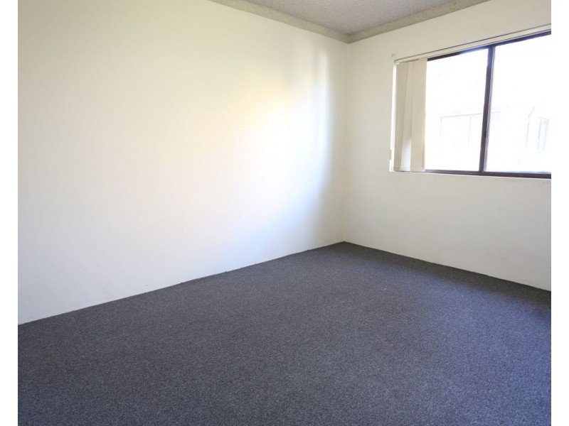 2/7 Santley Crescent, Kingswood NSW 2747