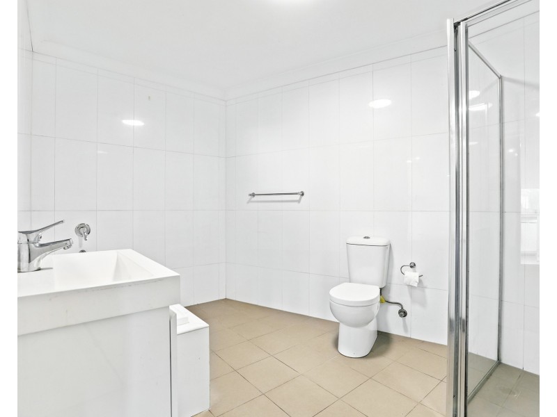 8/1 Glenmore Ridge Drive, Glenmore Park NSW 2745