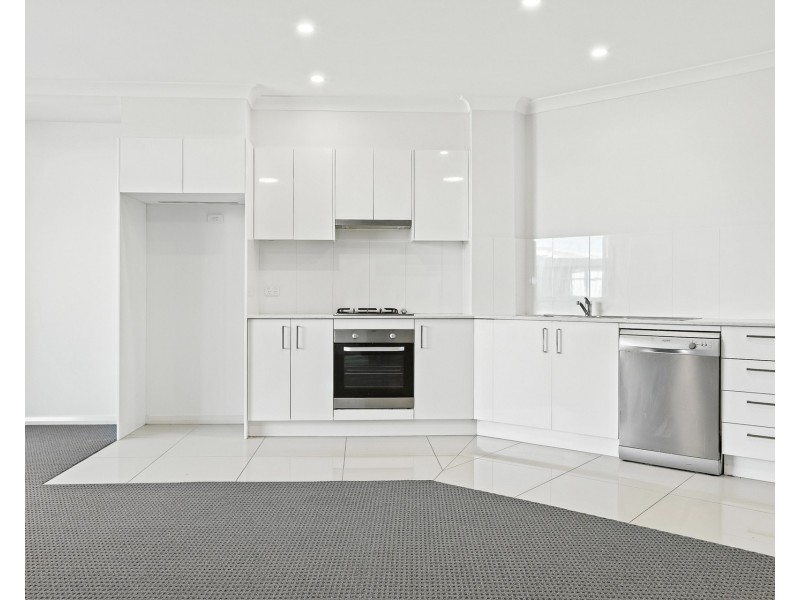 8/1 Glenmore Ridge Drive, Glenmore Park NSW 2745