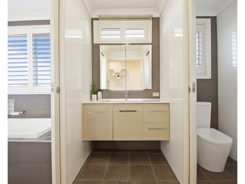 4 Womra Crescent, Glenmore Park NSW 2745