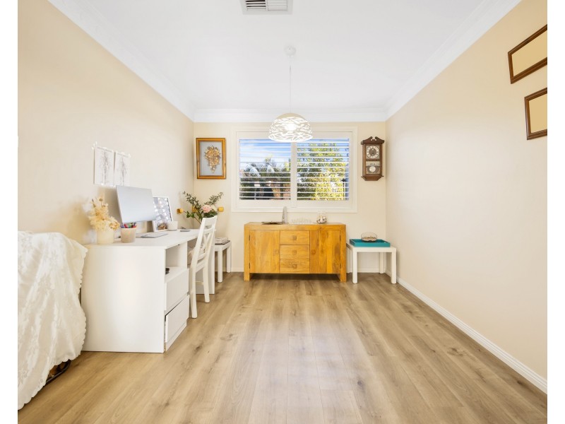 4 Womra Crescent, Glenmore Park NSW 2745