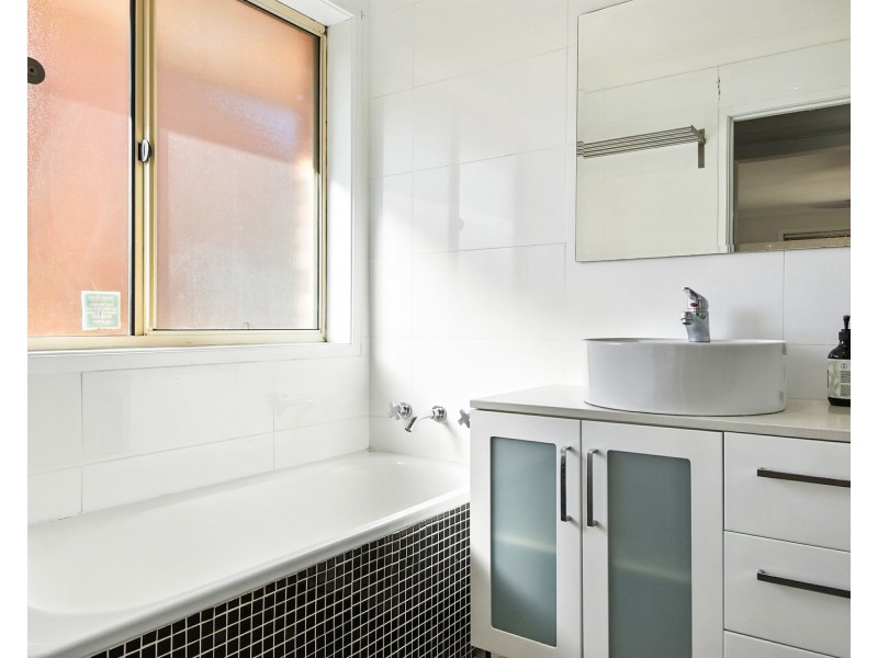 8 Mulloo Place, Cranebrook NSW 2749