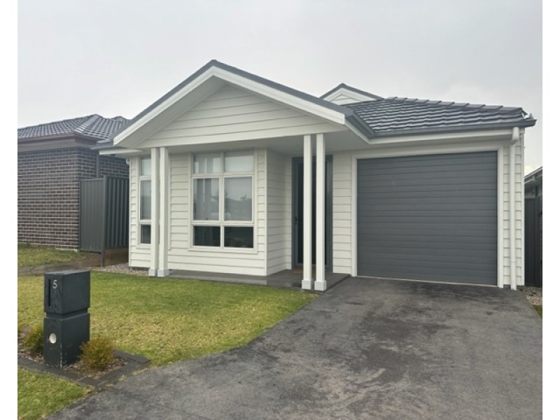 5 Long Reef Circuit, Gregory Hills NSW 2557