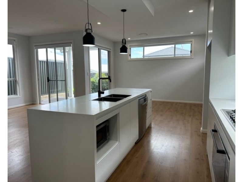 5 Long Reef Circuit, Gregory Hills NSW 2557