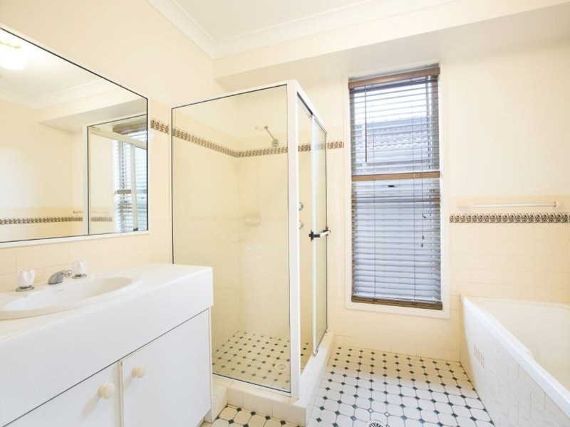 15 Banjo Patetrson Close, Glenmore Park NSW 2745