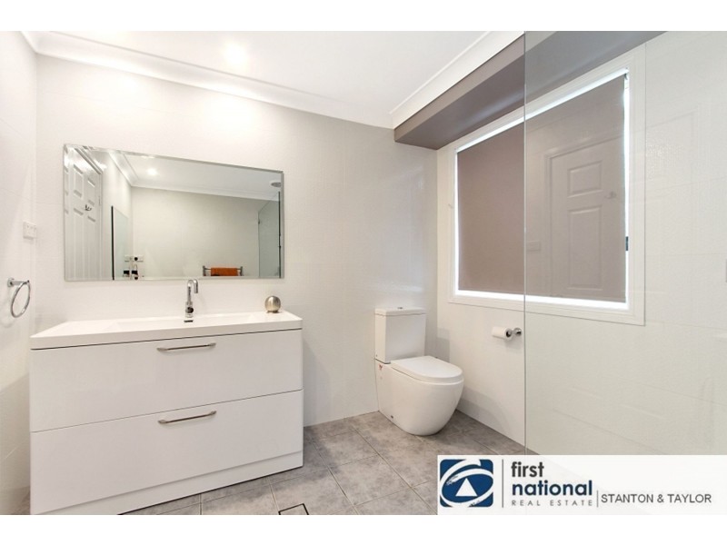 5 Kylie Tennant Close, Glenmore Park NSW 2745