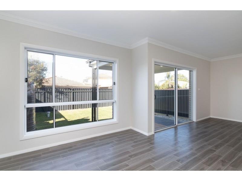 2/18 Nixon Street, Emu Plains NSW 2750