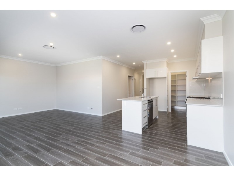 2/18 Nixon Street, Emu Plains NSW 2750