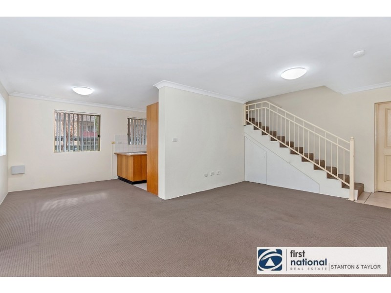 2/10 Dent Street, Penrith NSW 2750