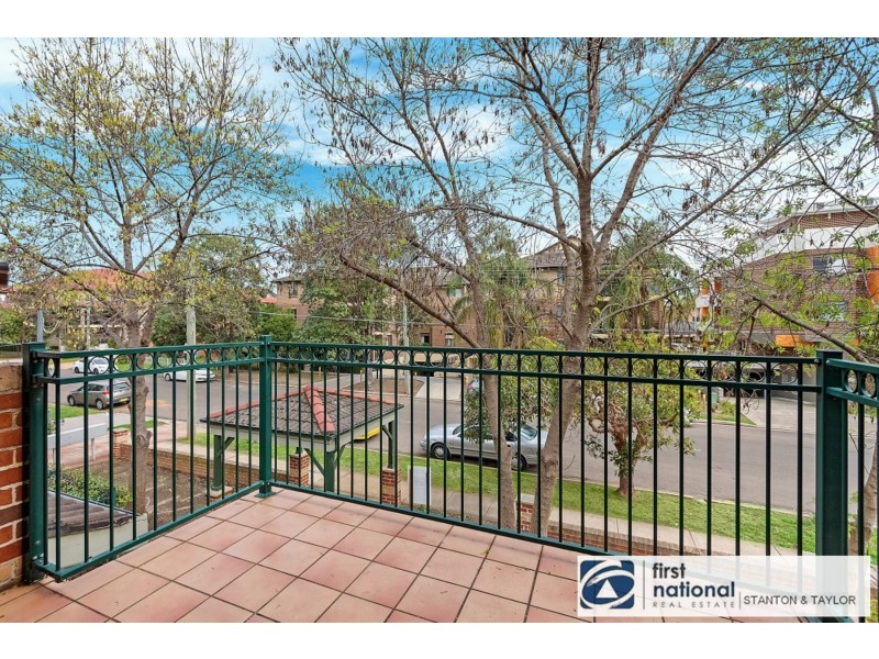 2/10 Dent Street, Penrith NSW 2750