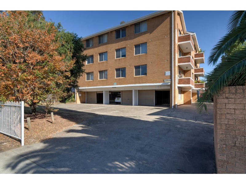 2/15-17 First Street, Kingswood NSW 2747