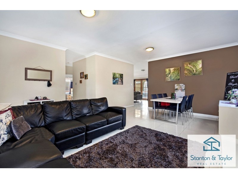 4 Lincoln Drive, Cambridge Park NSW 2747