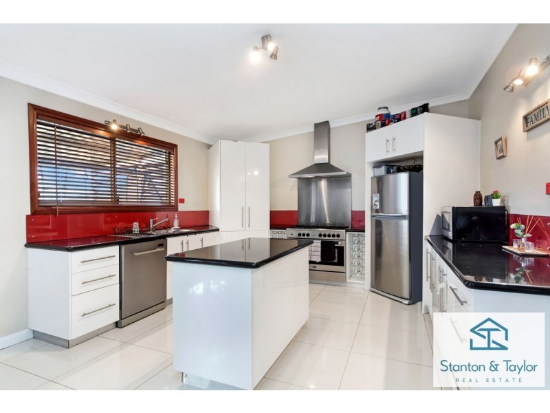 4 Lincoln Drive, Cambridge Park NSW 2747