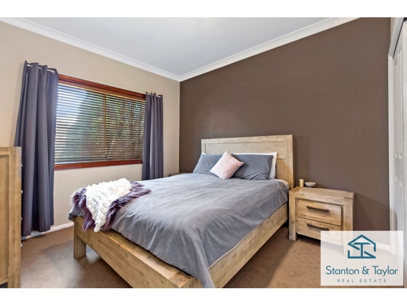 4 Lincoln Drive, Cambridge Park NSW 2747