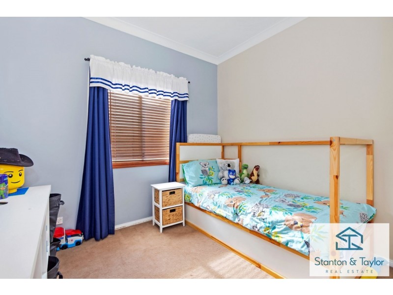 4 Lincoln Drive, Cambridge Park NSW 2747