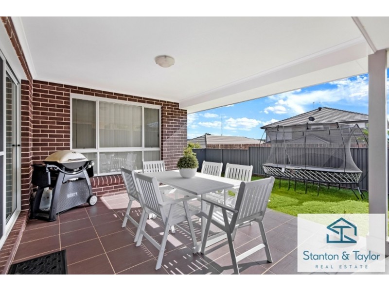 11 Domus Street, Glenmore Park NSW 2745