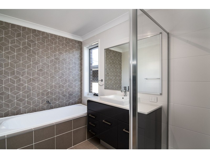 9 Gunyah Drive, Glenmore Park NSW 2745