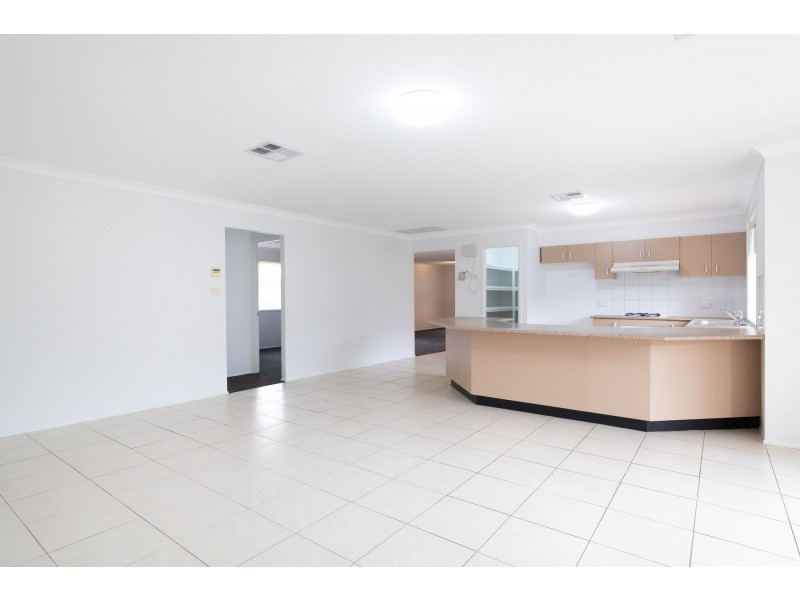 4 Hillside Circuit, Cranebrook NSW 2749