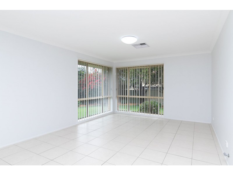 4 Hillside Circuit, Cranebrook NSW 2749