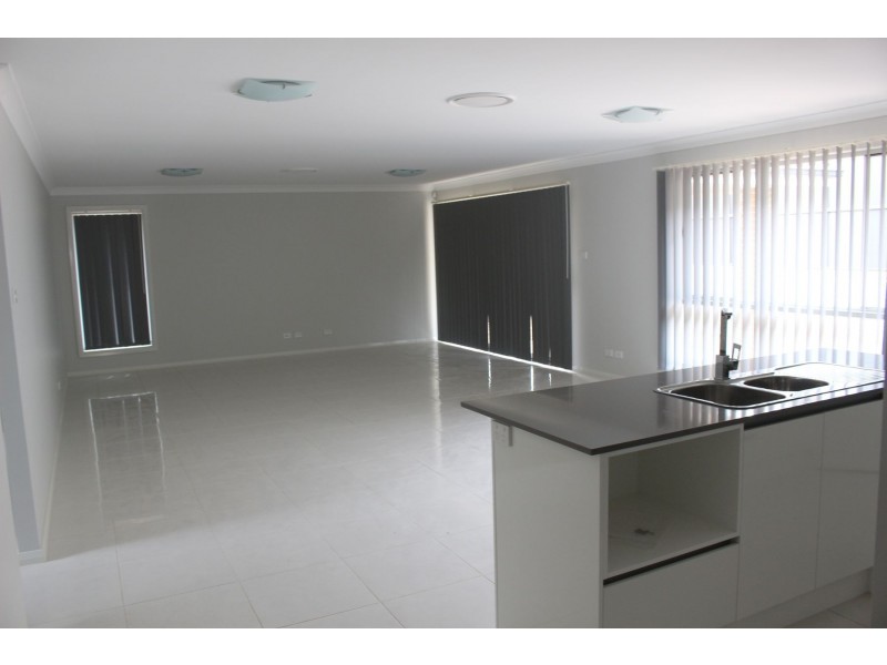 3 Janssen Street, Ropes Crossing NSW 2760