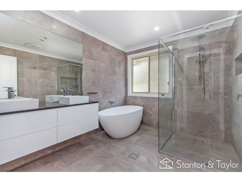 4 Turnberry Crescent, Glenmore Park NSW 2745