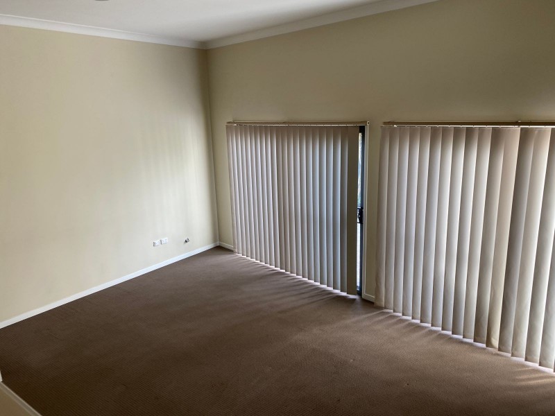 2/84 Woodlands Drive, Glenmore Park NSW 2745